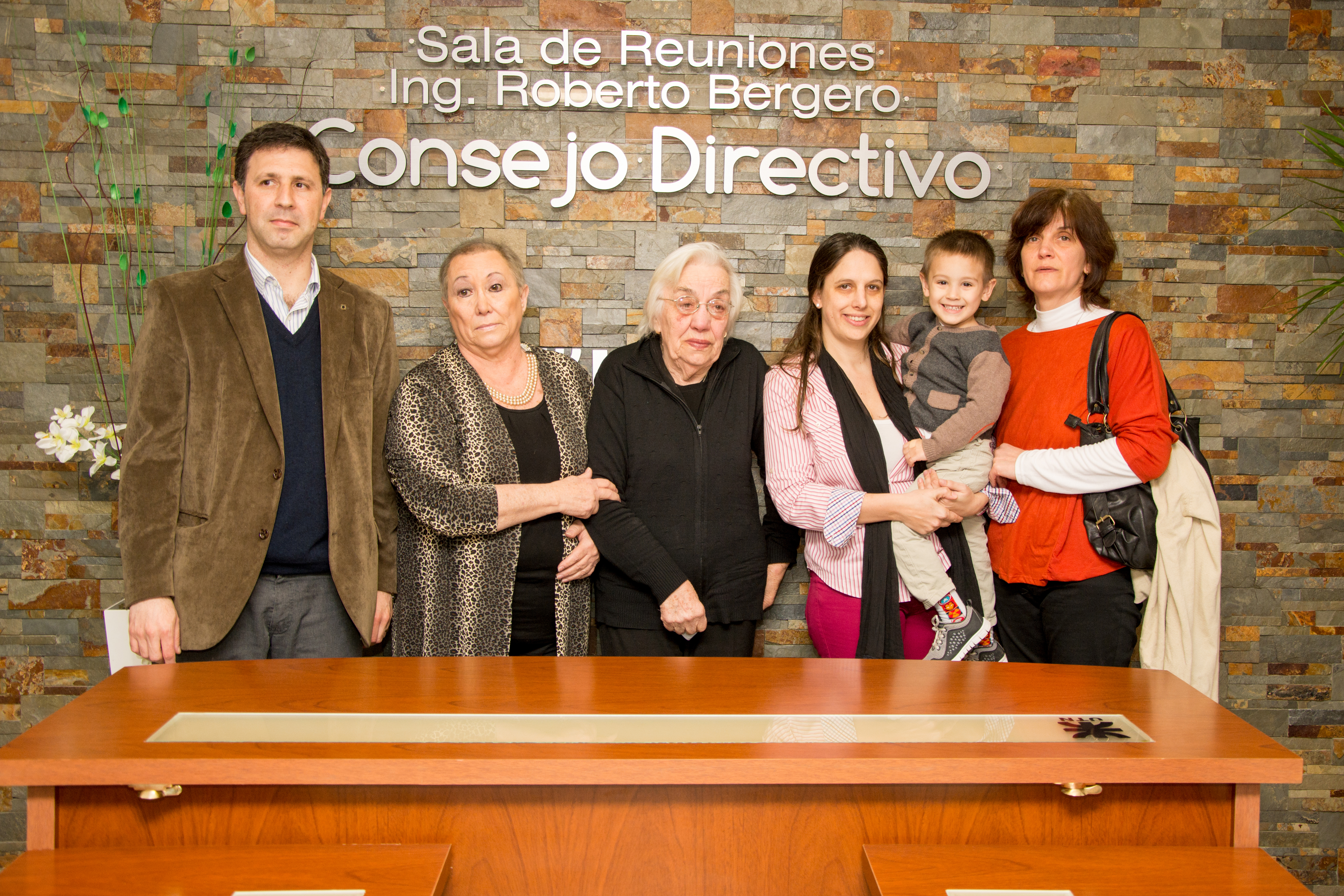 Inauguraron remodelación de la sala de sesiones del Directivo y le impusieron el nombre de “Ingeniero Roberto Bergero” en memoria de quien fuera vice decano.