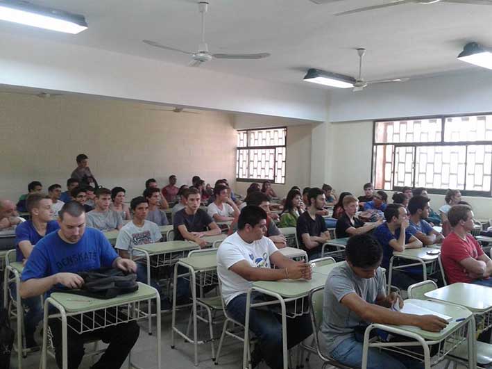 Ingreso semi presencial: Un 30% más de estudiantes que el año pasado