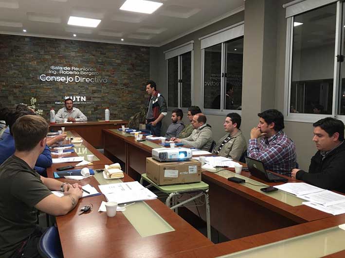 Brindaron información a graduados emprendedores