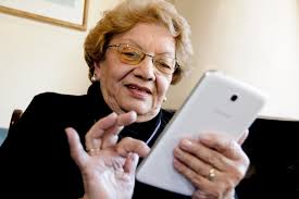 Extensión capacitará a abuelos en uso de cajero automático, celular e informática