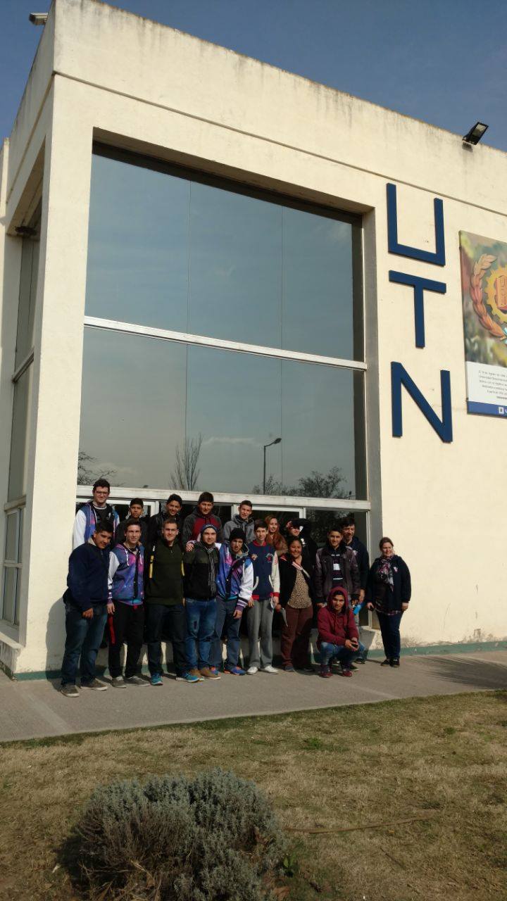 Estudiantes secundarios de IPEM de localidades de la región visitan el campus universitario de la Facultad Regional