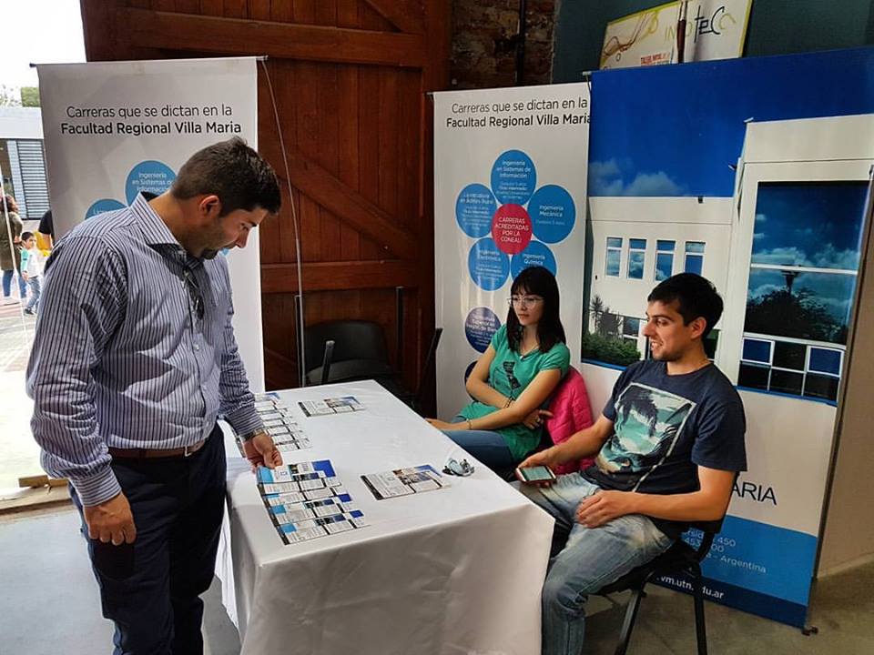 Intensa actividad en el stand de la Tecnológica en el Villa María Vive y Siente