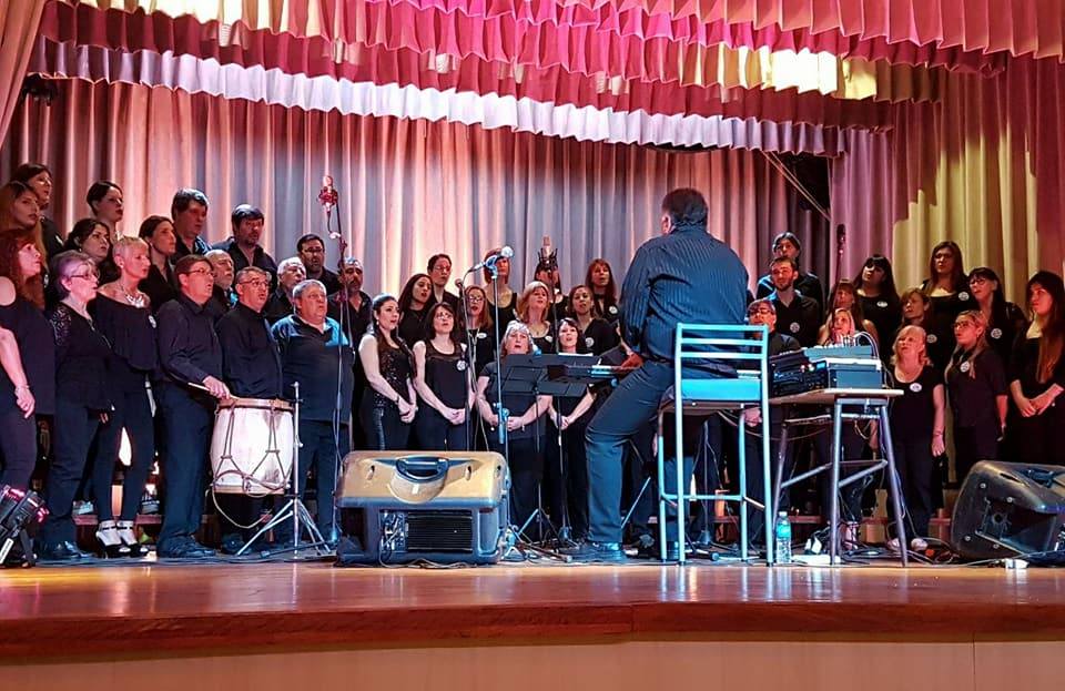 Excelente presentación de Coro de la Facultad Regional en el auditorio Sobral