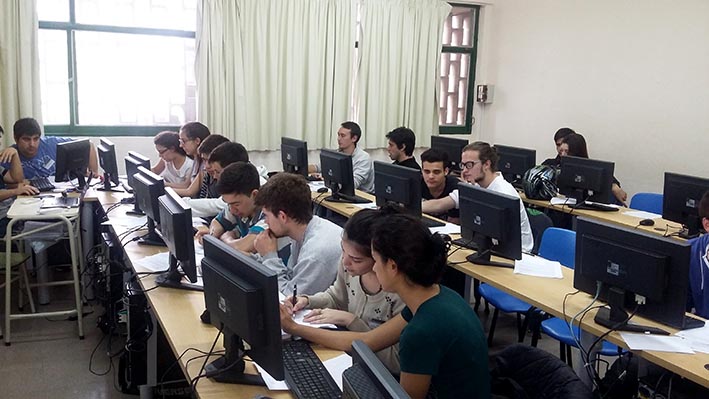 Organizado por Sistemas, se desarrolla competencia de programación