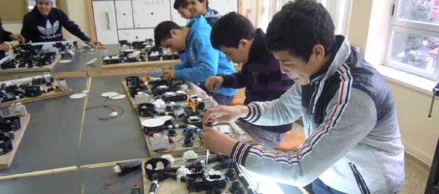 Escuela de Oficios: Extensión define capacitaciones que se dictarán este año