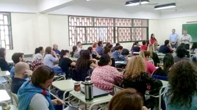 Capacitarán a docentes del nivel primario y medio para incentivar capacidades científicas en estudiantes