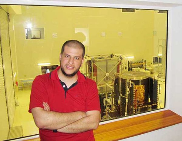 Egresado de la Facultad integra equipo que construyó satélite de observación