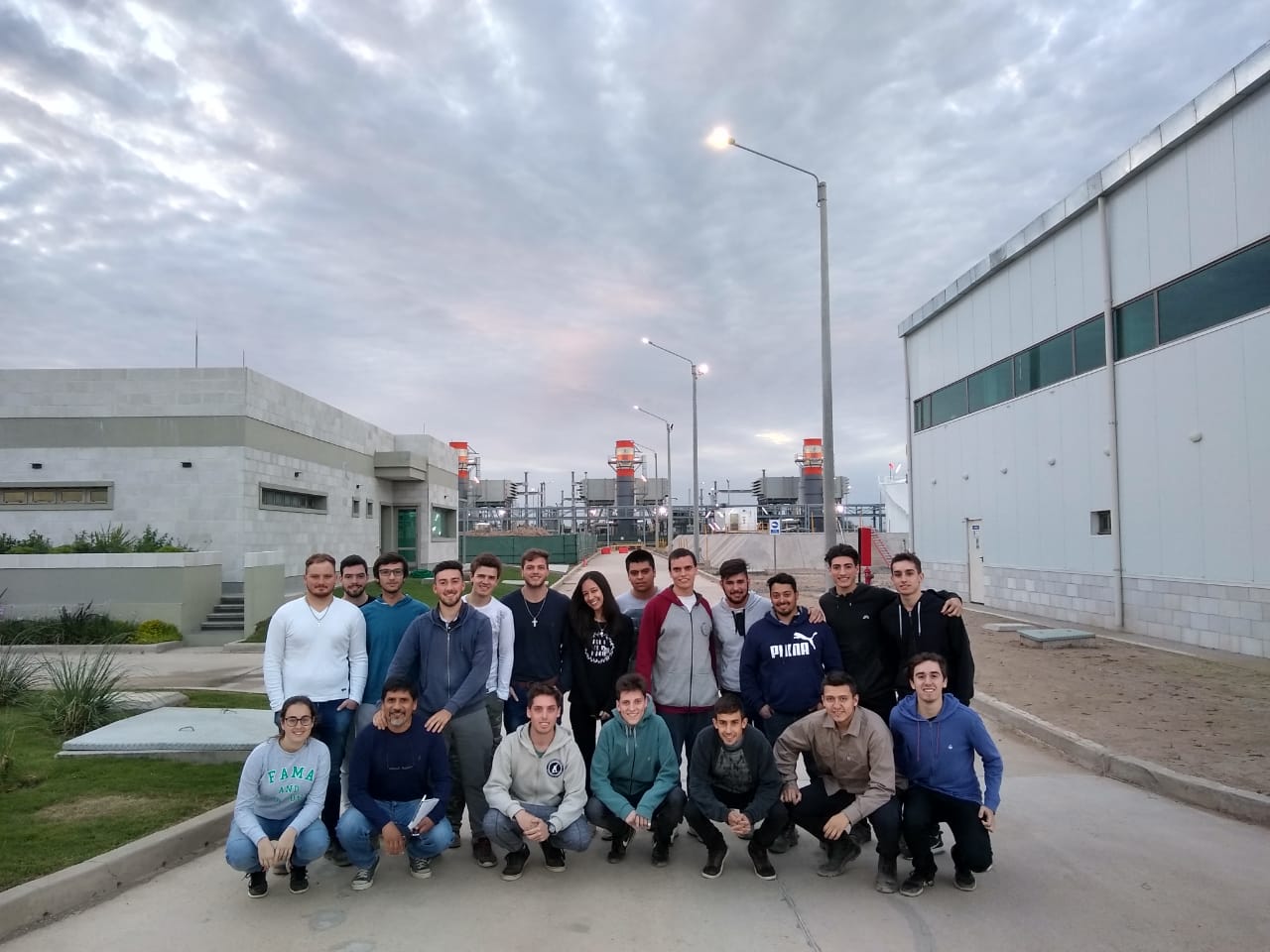 Estudiantes de Ingeniería Mecánica visitaron termoeléctrica de MSU