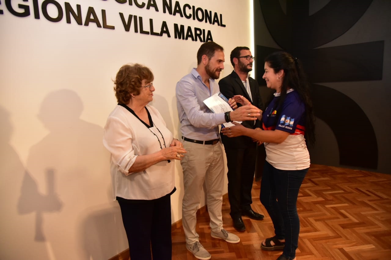 Bachillerato para adultos: Nuevos 16 egresados