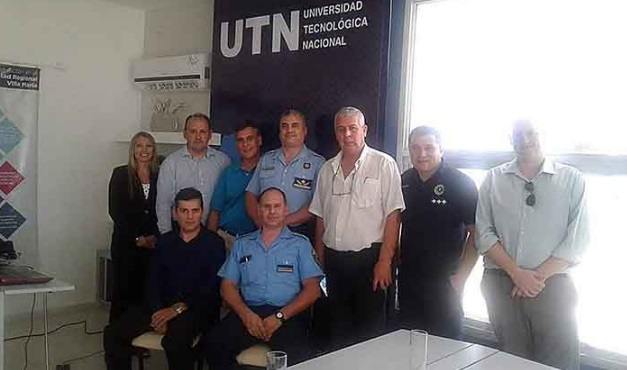 Oficiales de la Policía se capacitaron en uso de plataforma diseñada en la Facultad Regional