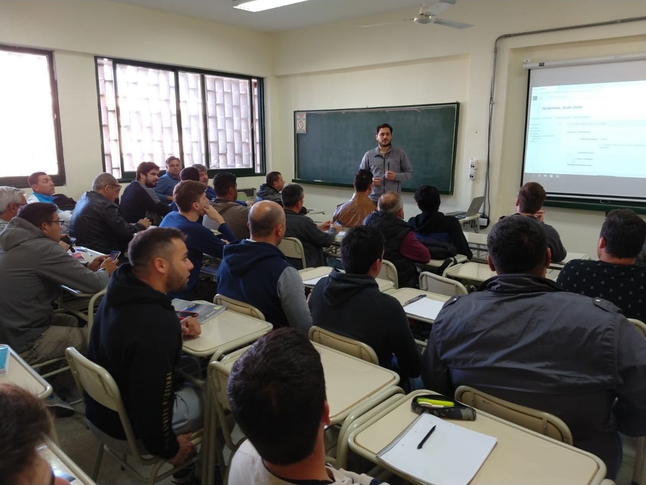Convenio con ERSEP: Electricistas idóneos se capacitan en la Escuela de Oficios para ser matriculados