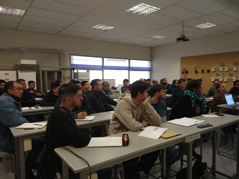Electricistas idóneos coparon curso de capacitación 