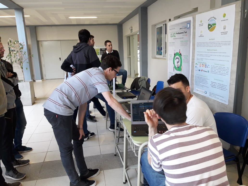 Estudiantes de Sistemas exhibieron sus proyectos