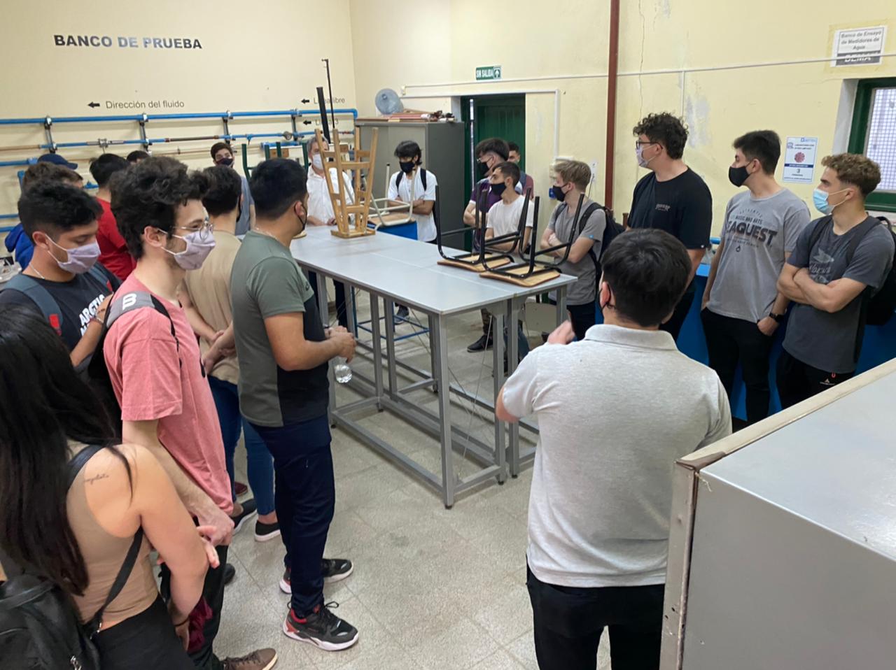 Estudiantes de Primer Año recorrieron sede de la UTN Villa María.