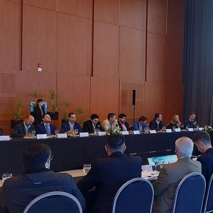 Protagonistas en la mesa de trabajo de "Gobernanza Digital"