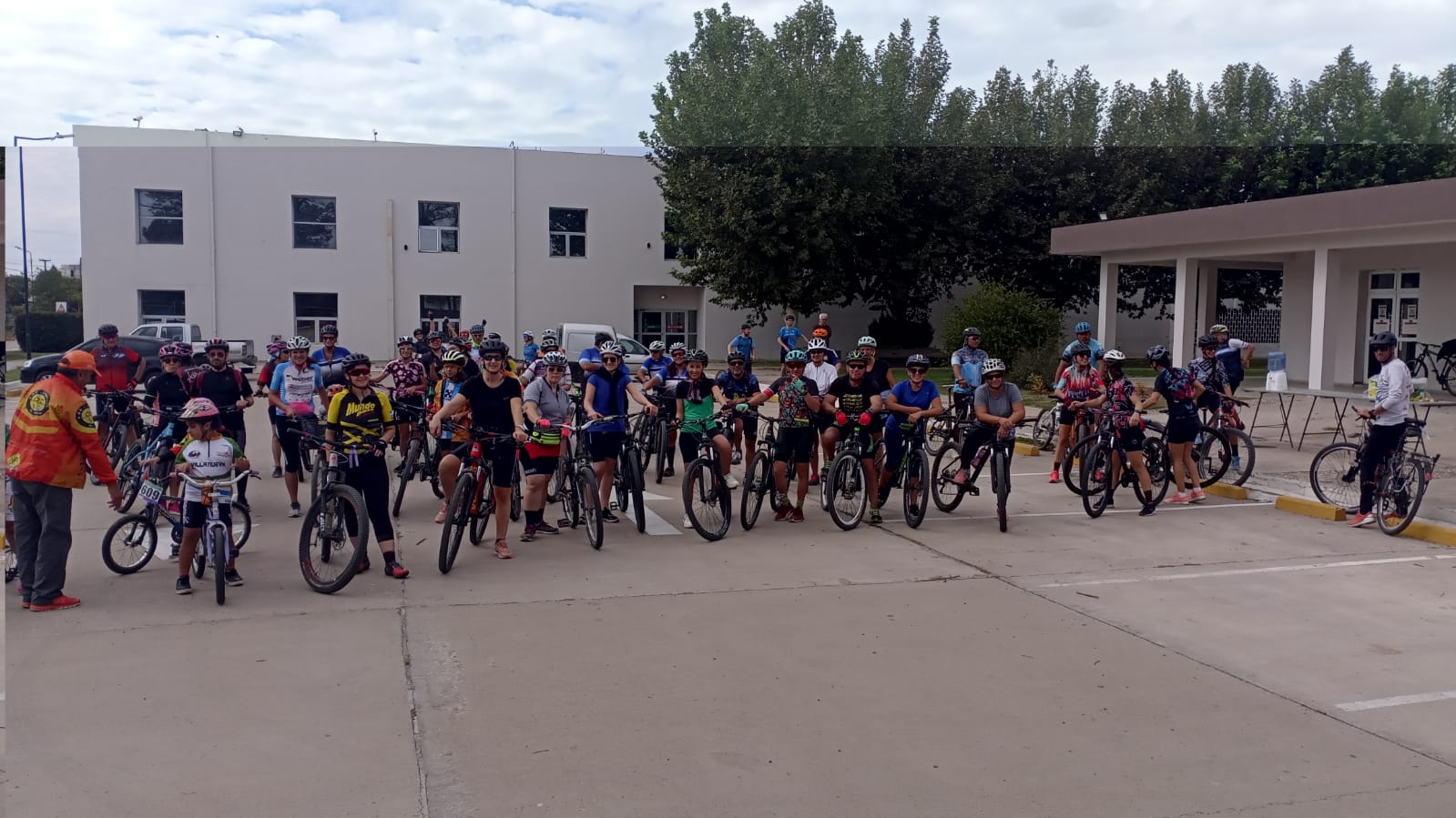 Buena participación de ciclistas en pedaleada solidaria