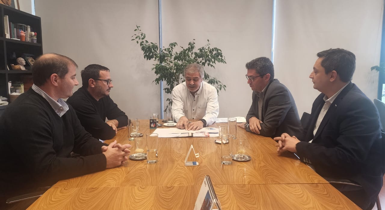 El decano Cena se reunió con el Ministro Grahovac para avanzar en importantes proyectos