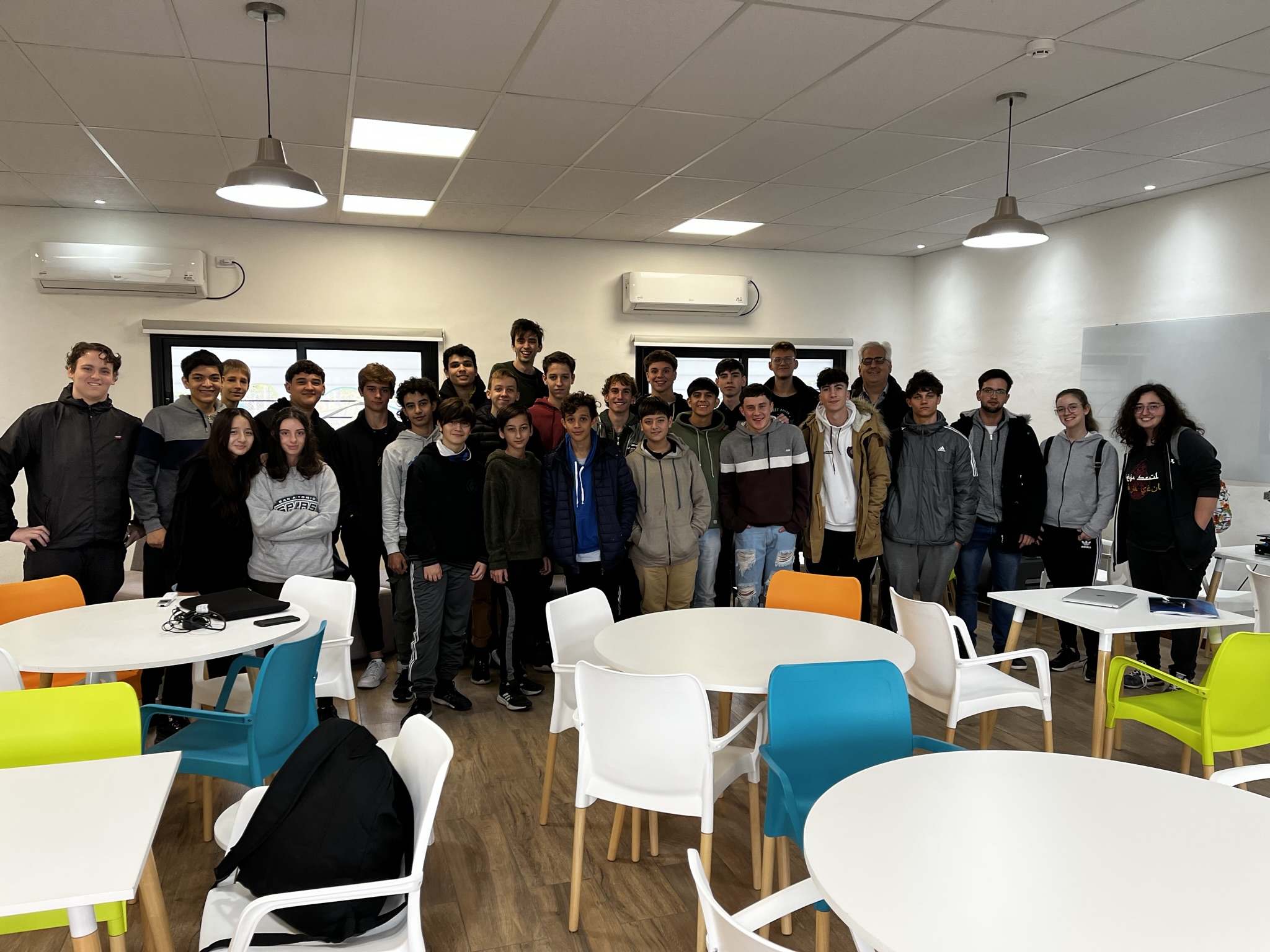 Más de 30 jóvenes culminaron el taller "Aprendemos a programar UTN"