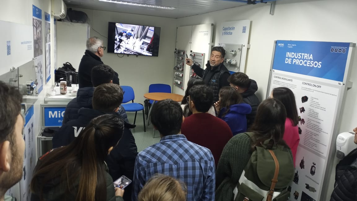 Expo Móvil de micro automatización hizo escala en la UTN Villa María
