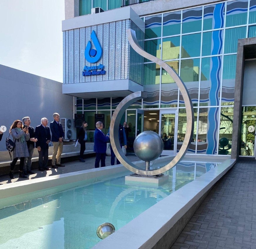Graduado tecnológico aporta obra cultural en edificio de la ciudad