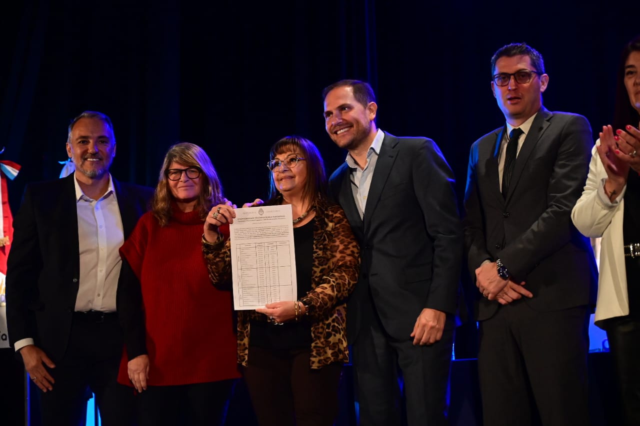 Entregaron más 180 certificados en programa de terminalidad educativa que impulsa UTN Villa María junto a la Municipalidad