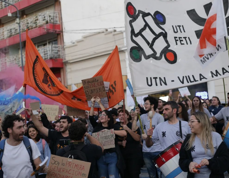 ¡Defendemos la Universidad Pública!