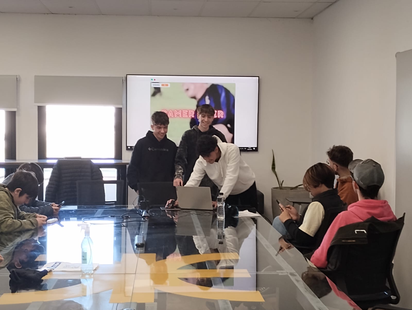 Estudiantes secundarios recibieron certificados del "Aprendemos a programar"