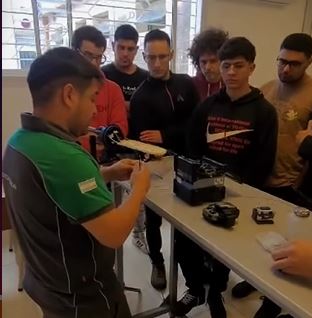 Estudiantes se capacitaron en fibra óptica con técnicas de avanzada