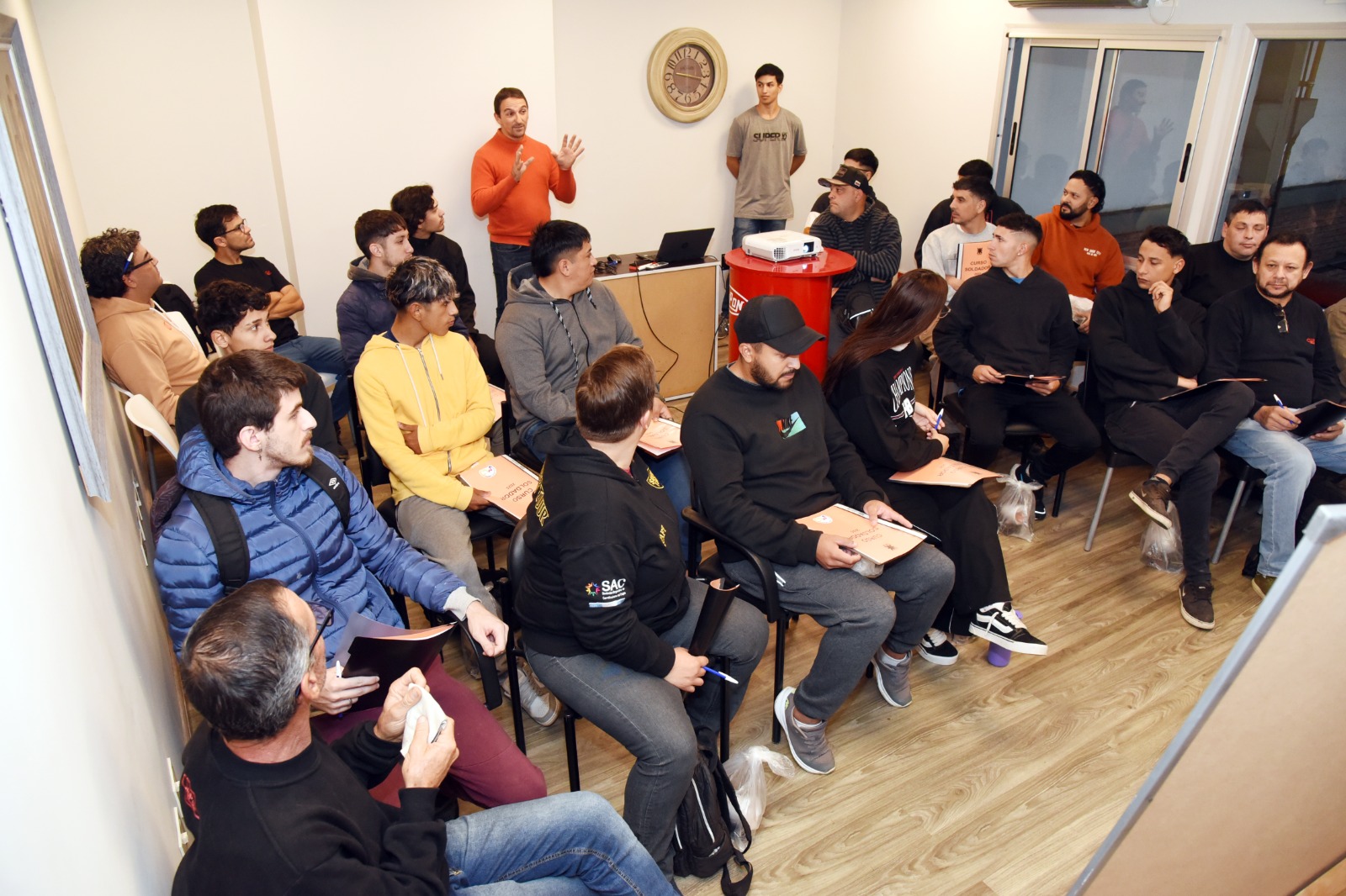 La Escuela de Oficios se expande brindando oportunidades de capacitación laboral en la región